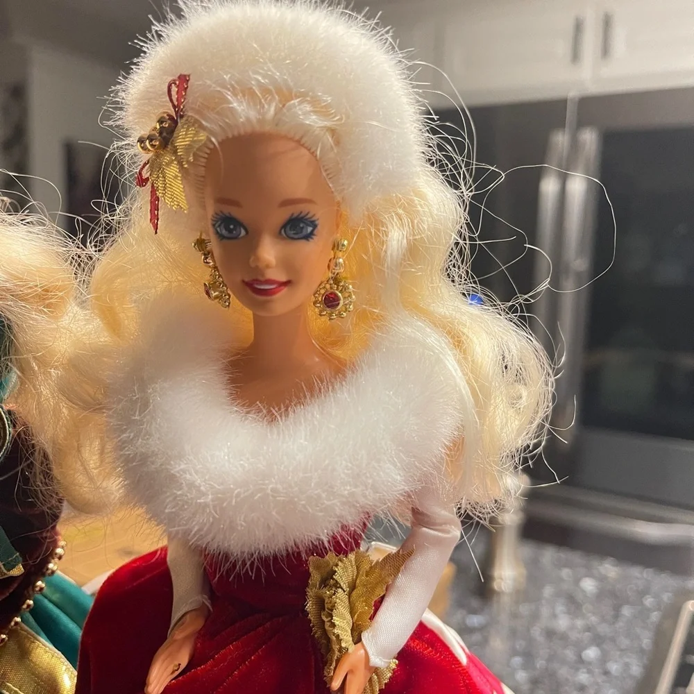 Barbies-Peppermint and Evergreen princess Barbies Dolls winter Collection 1994